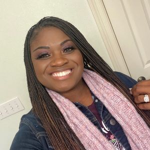 Meet your Posher, Adria